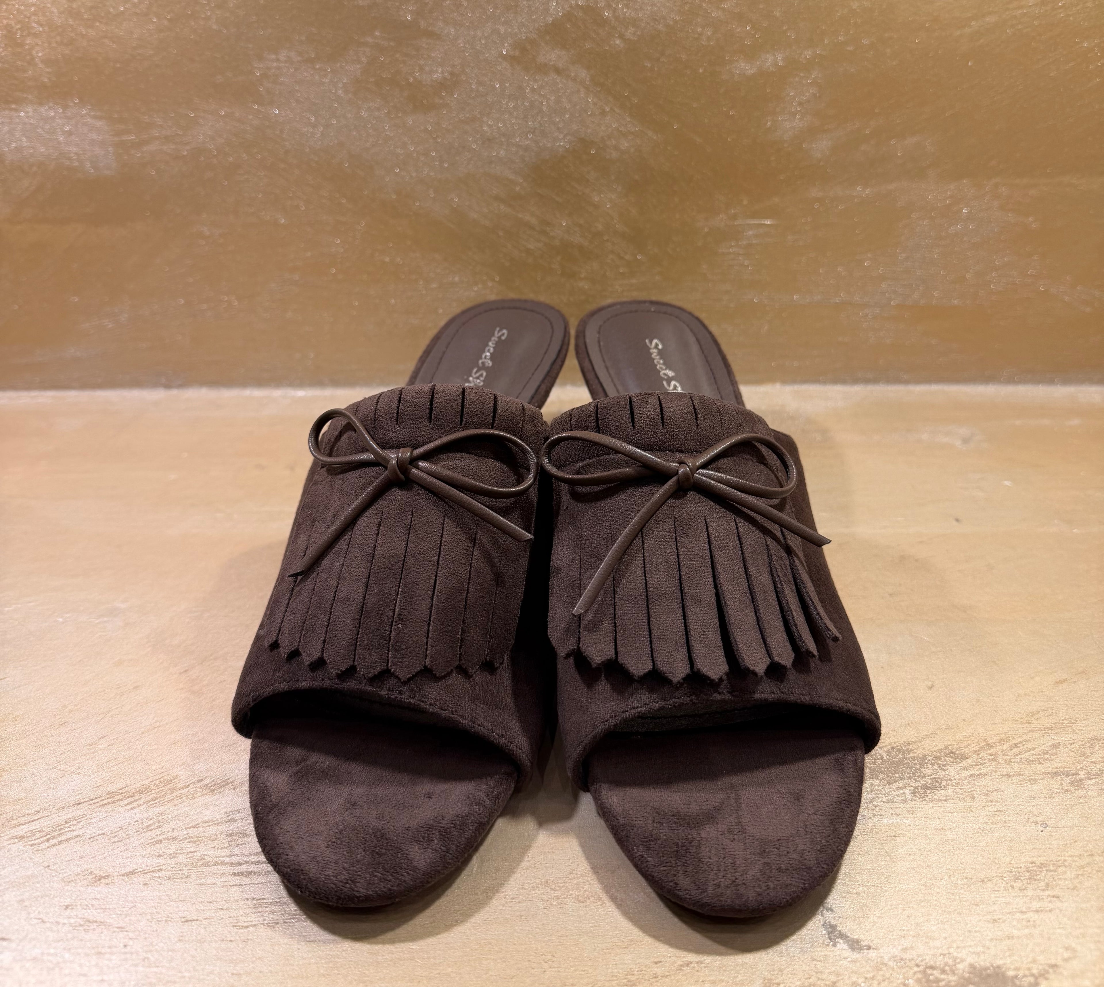 Sandali mule marrone scuro con fiocco