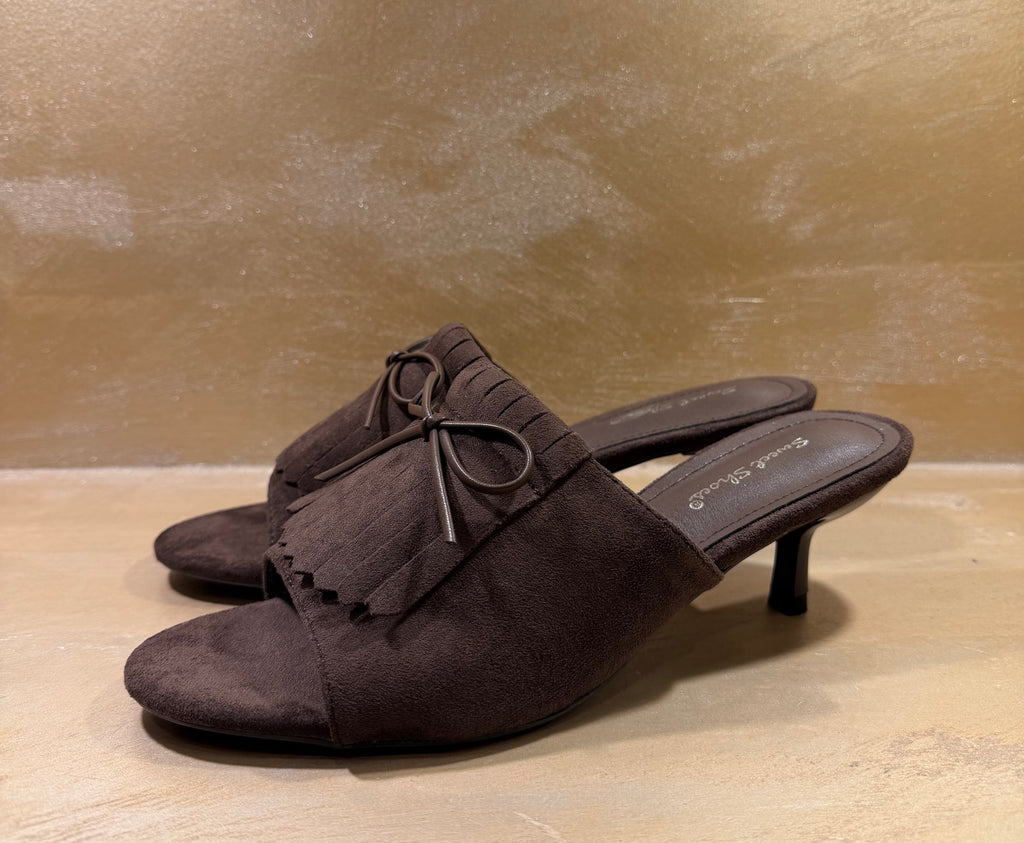 Sandali mule marrone scuro con fiocco