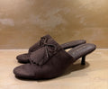Sandali mule marrone scuro con fiocco